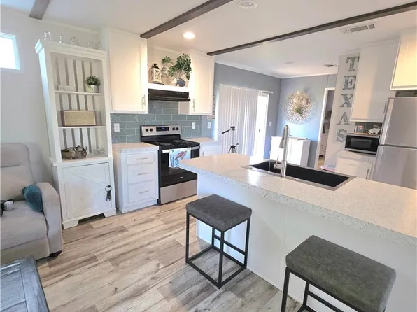 1005 W Houston Ave, Seadrift, TX 77983