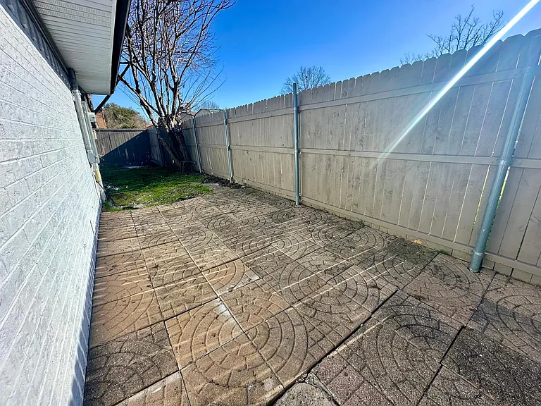 2922 Berkshire Dr — Photo 24