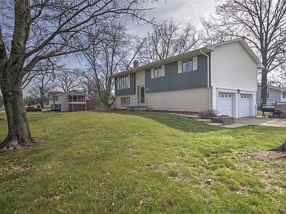 2nd image of 325 W Wildwood Dr