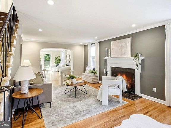4th image of 1526 James Rd