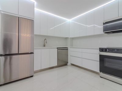 401 Golden Isles Dr #802, Hallandale, FL, 33009