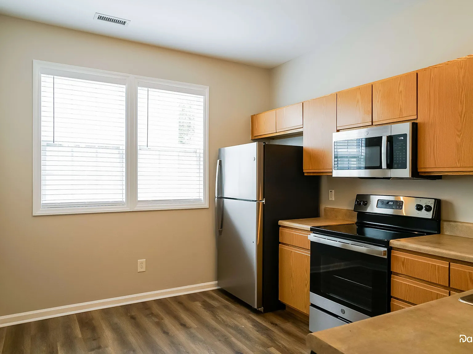 3 bed, 2.5 bath, 1482 sqft, $1,785 — Photo 3