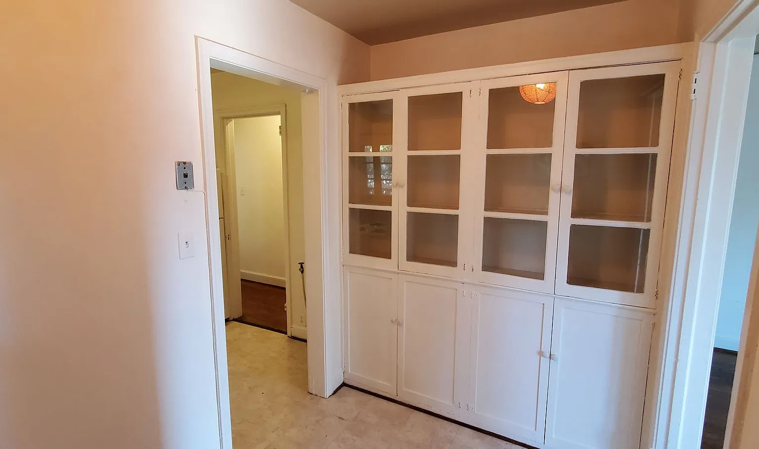1 Bedroom 1 Bathroom Duplex! — Photo 3