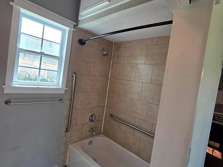 4124 Avenue M 1/2 — Photo 13