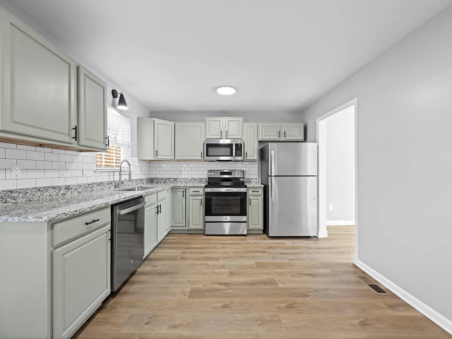 3 bed, 2.5 bath, 1176 sqft, $1,800 — Photo 3