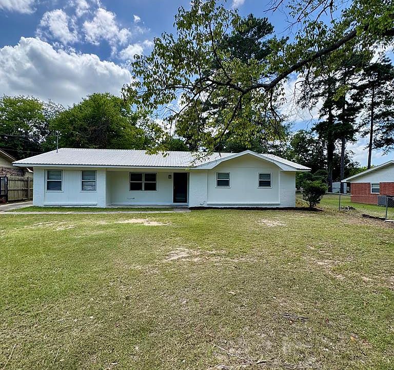 1st image of 104 Fairlane Dr