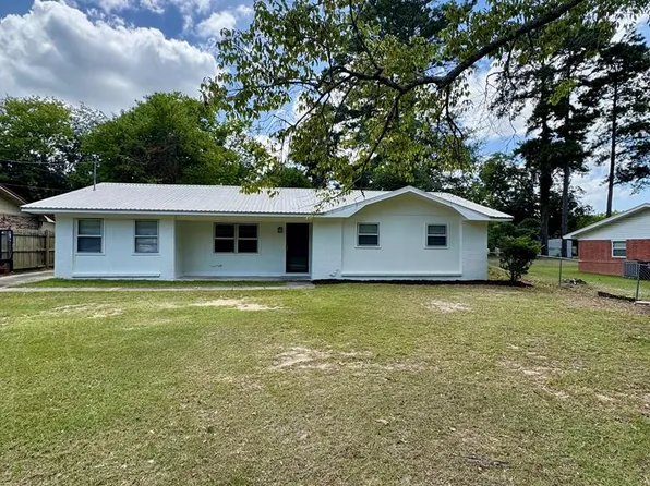 104 Fairlane Dr, Eufaula, AL 36027