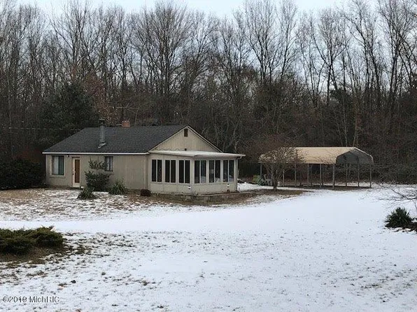 3260 Wolf Lake Rd, Fruitport, MI 49415