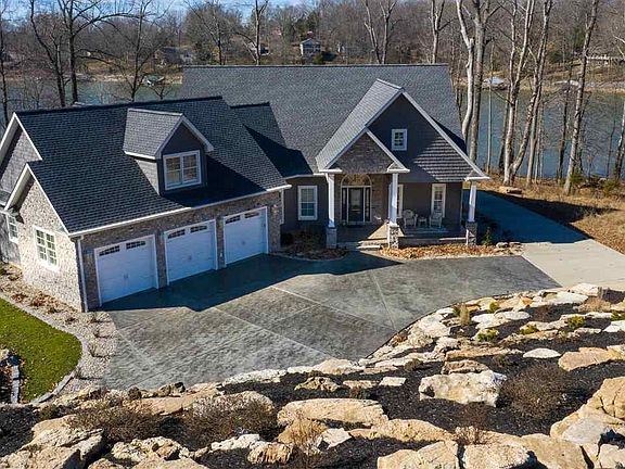 2nd image of 580 Trinity Ln