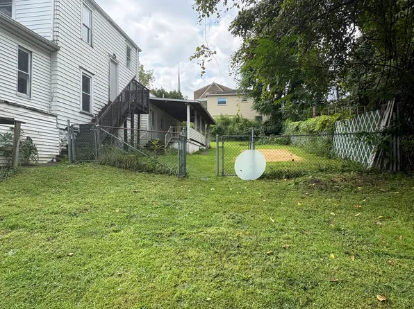329 E Park Ave #B, Fairmont, WV 26554