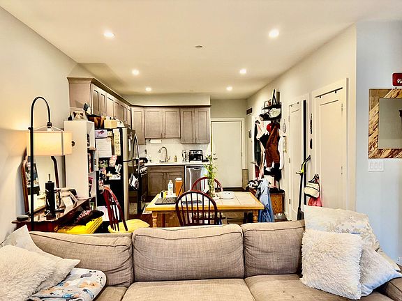 4th image of 5021 Pentridge St