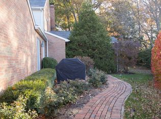 2582 Falmouth Rd, Akron, OH 44333