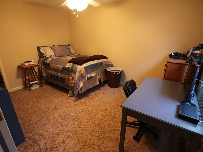 714 Yeager Ln — Photo 5