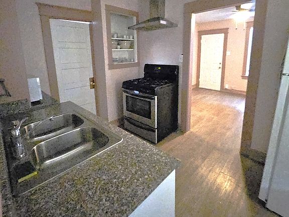 5th image of 1346 1/2 W 30th St