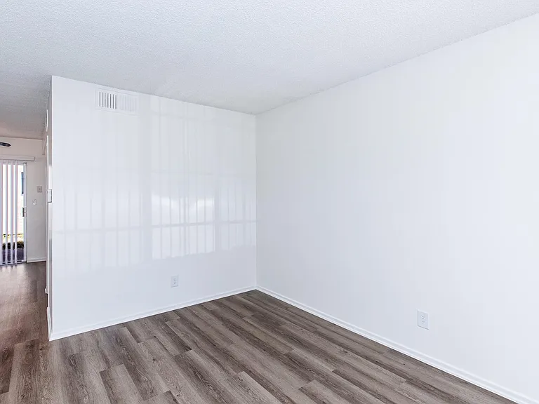 Buena La Vista Apartment Homes — Photo 46