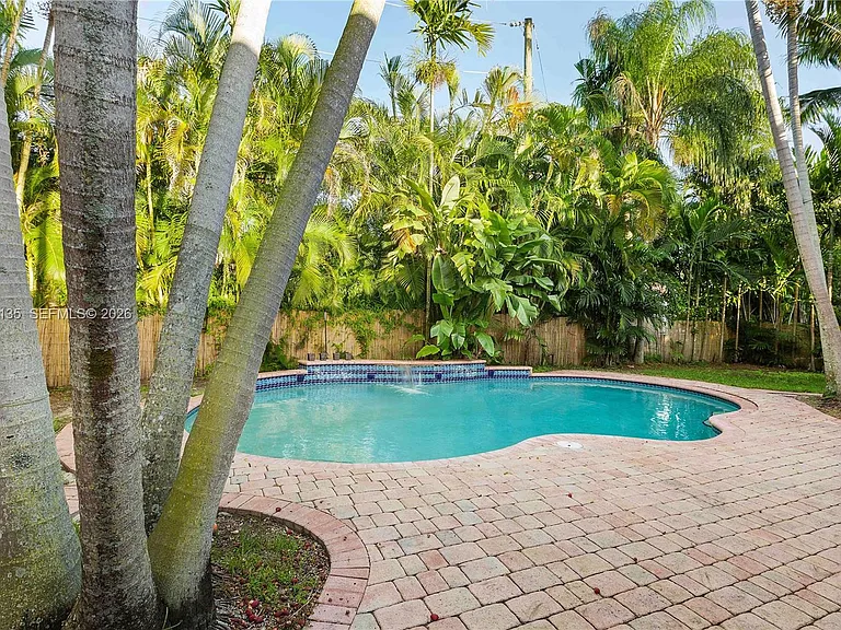 6315 Maynada St — Photo 32