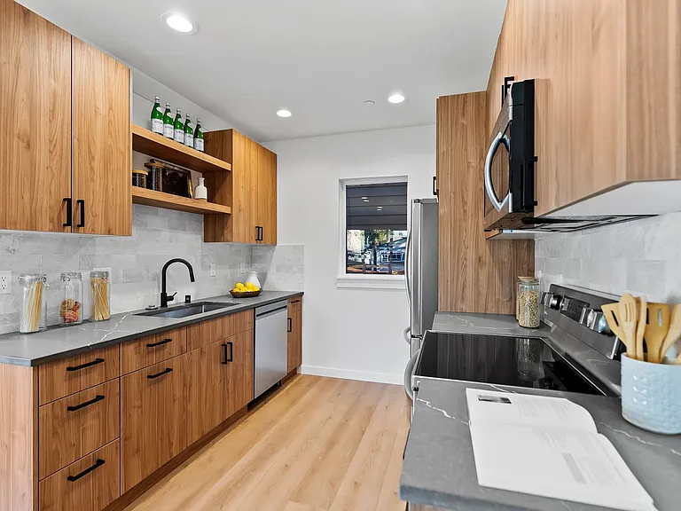 346 NE 55th St #C — Photo 18