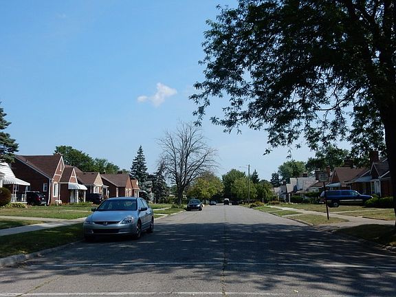 4th image of 10919 Somerset Ave