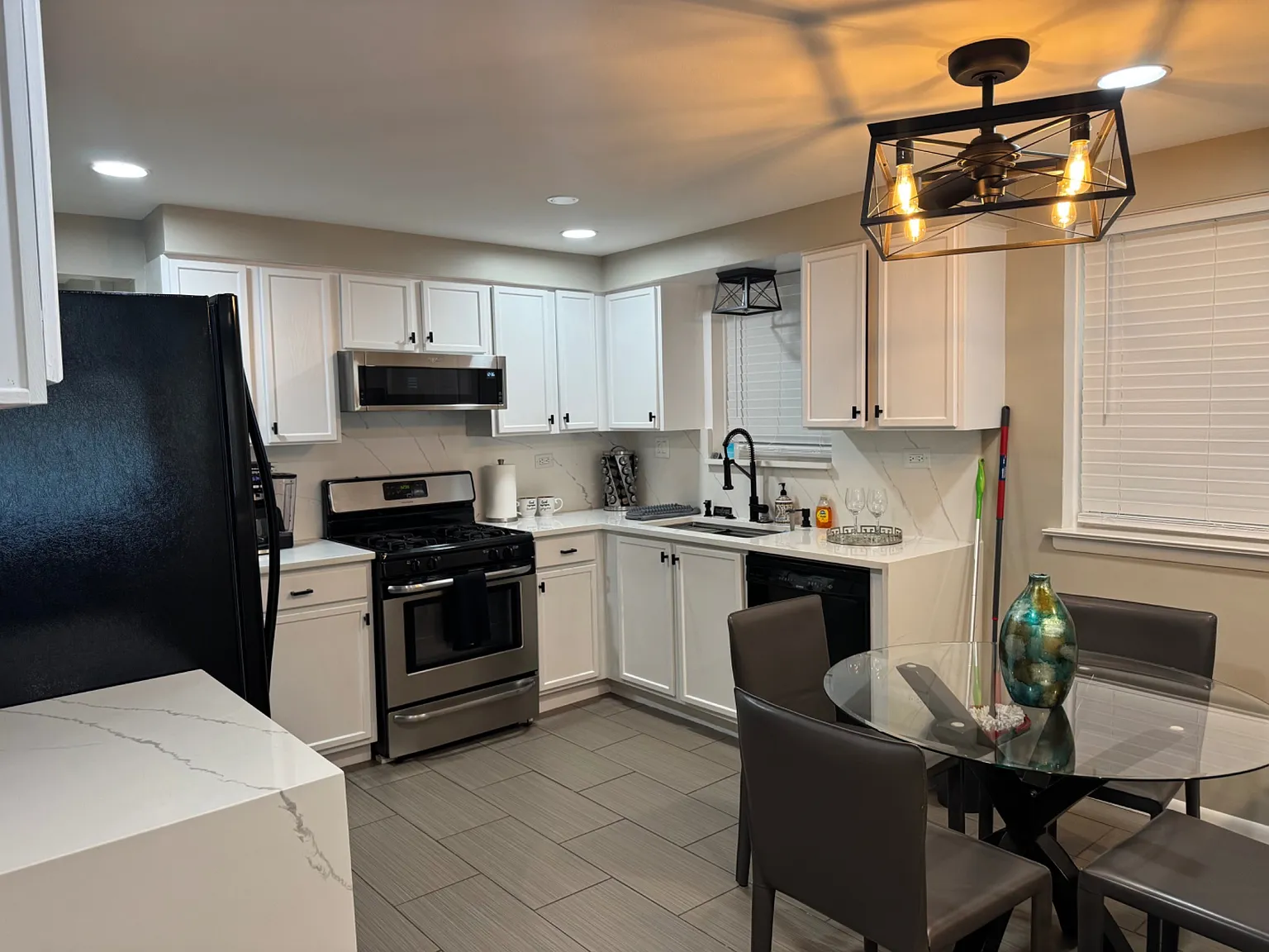 2 bed, 950 sqft, $2,500 — Photo 4