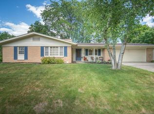 805 Crestview Dr, West Bend, WI 53095