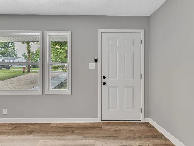 2923 Emery Dr — Photo 10