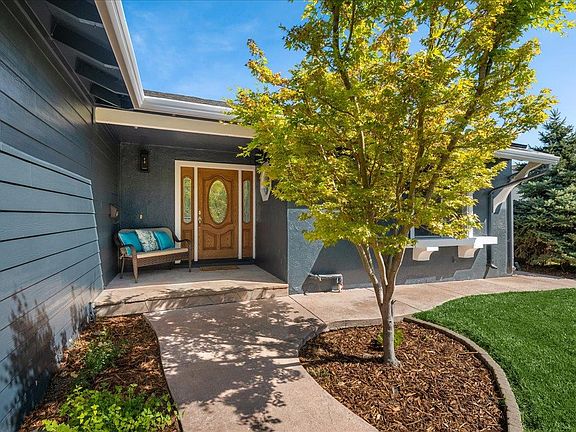 3rd image of 481 Edelweiss Dr