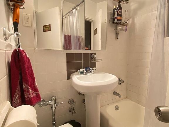 5th image of 164 E 78th St APT 2B