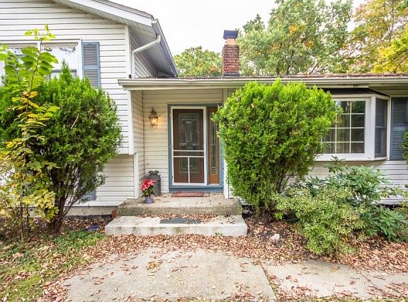 3rd image of 310 Sycamore Dr
