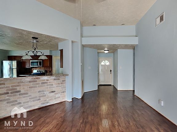 4th image of 414 Enfield Dr