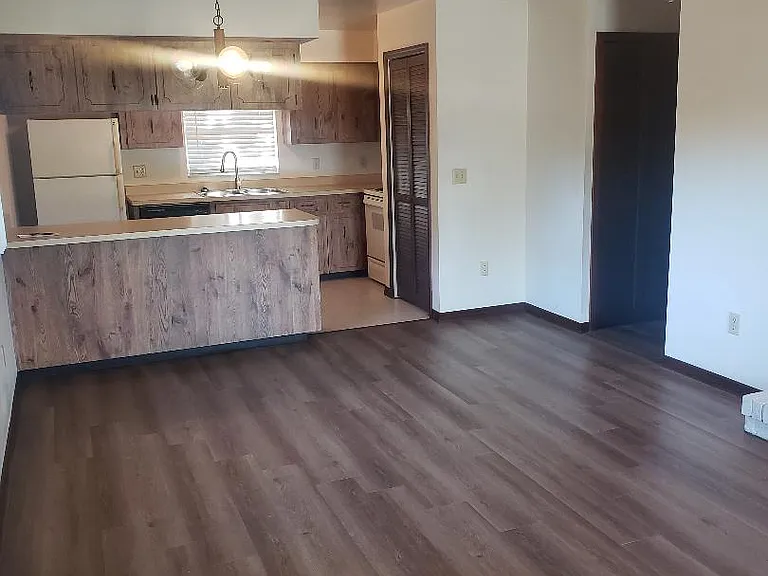 421 E Airport Blvd #4 — Photo 5