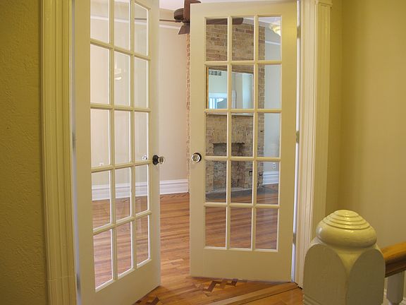2nd image of 1221 N Hoyne Ave #2