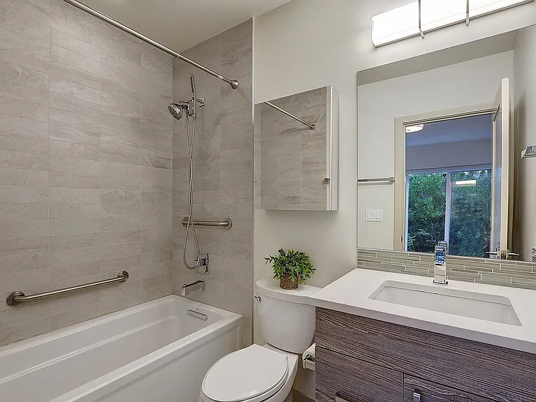 2218 NW 64th St — Photo 12
