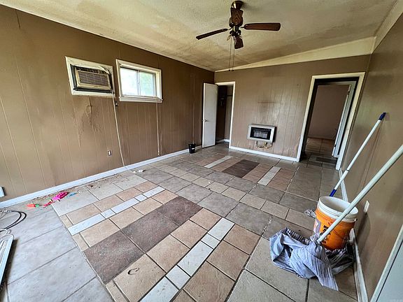 3rd image of 628 Babcock St