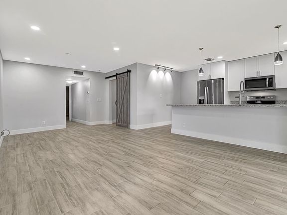 4th image of 1342 High Point Way SE APT B