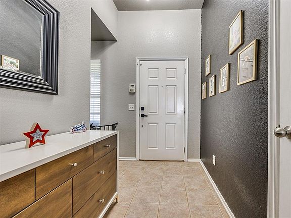 4th image of 625 SW 38th Pl