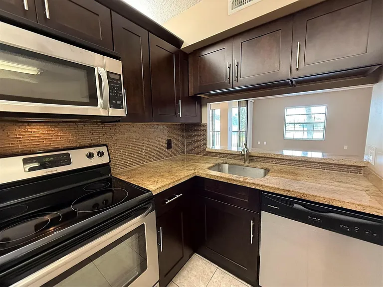 10790 NW 14th St #187 — Photo 8