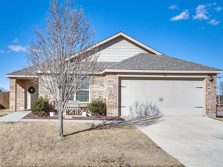 1606 Meadow Creek Dr — Photo 1