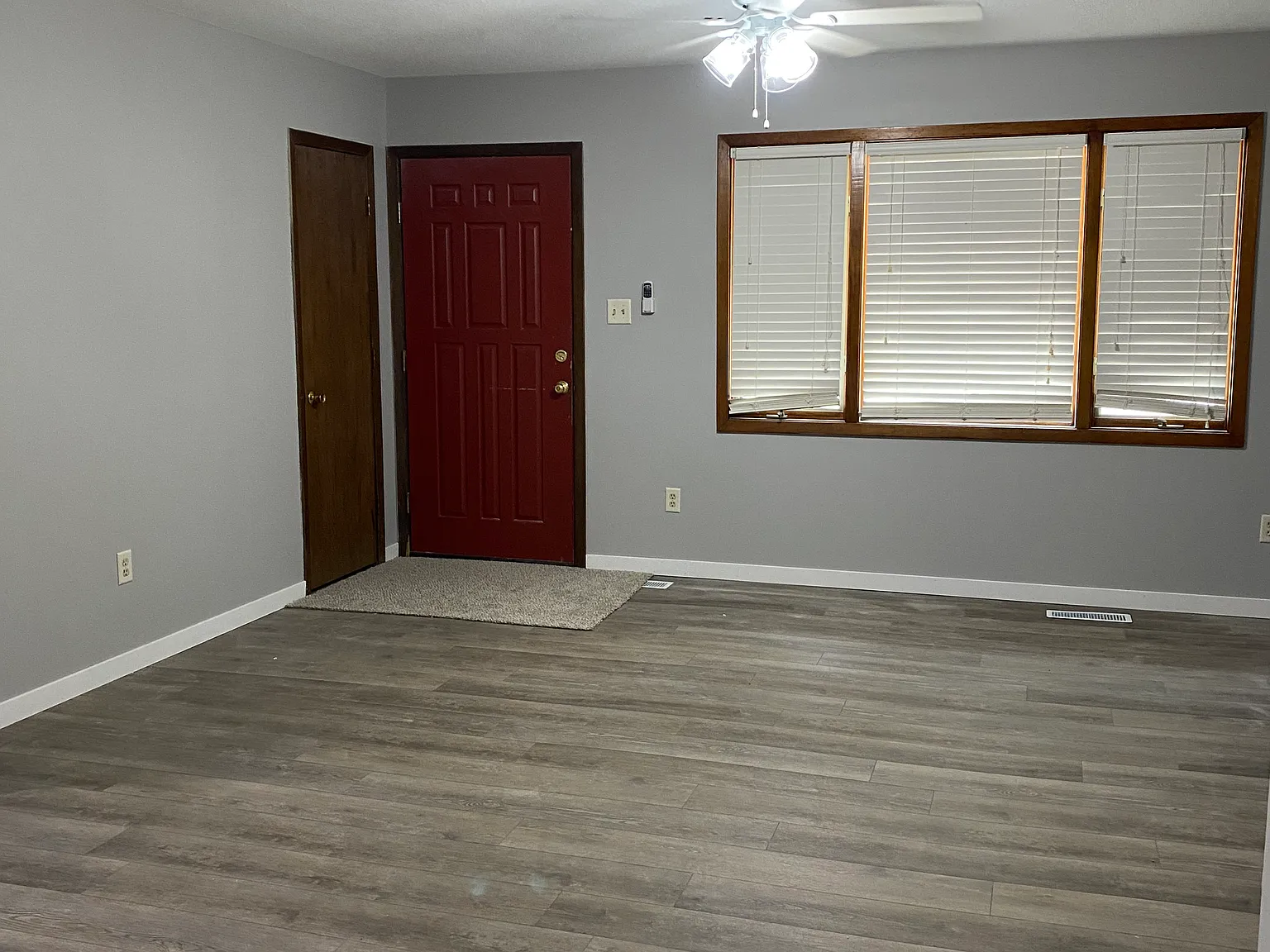 3 bed, 1.5 bath, $1,650 — Photo 2