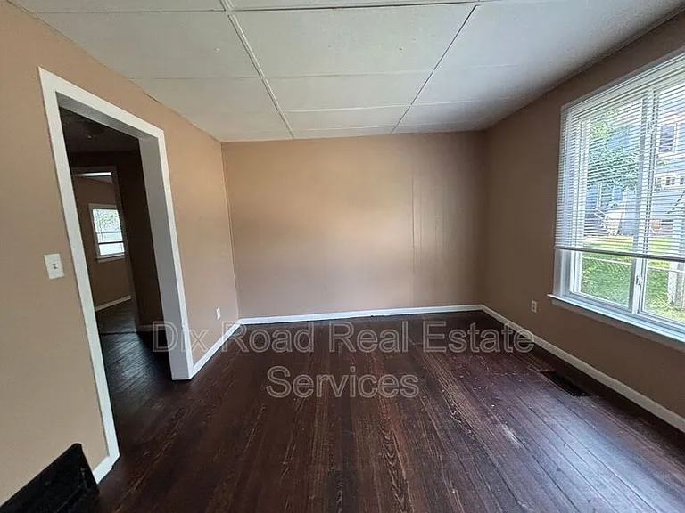 112 Heaton Ave — Photo 10