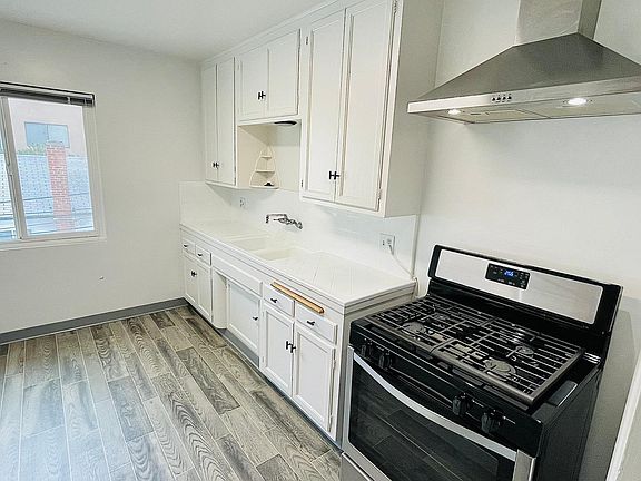 3rd image of 4347 Idaho St