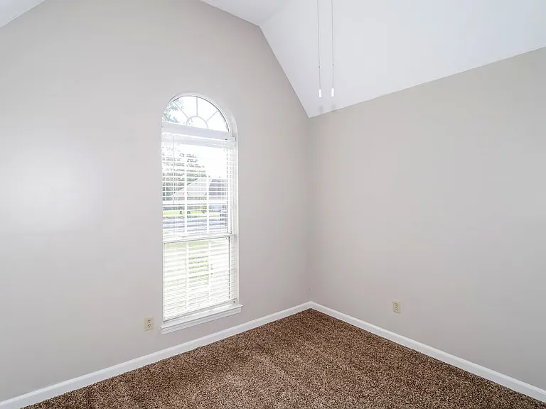 6254 Ravenwood Park N — Photo 12