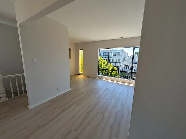 132-134 Clipper St #132 — Photo 2