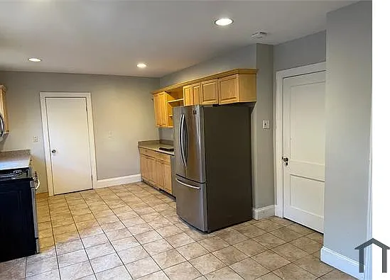 40 Schuyler St #1L — Photo 1