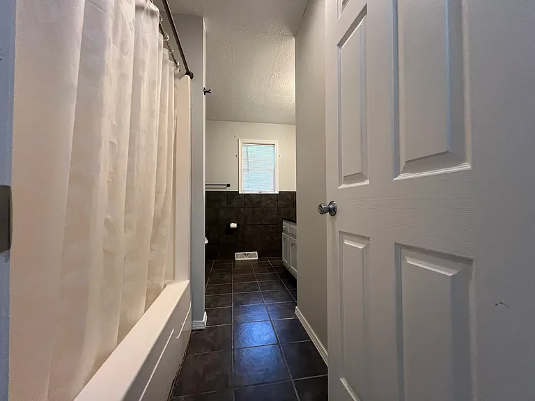 323 E Berkeley St — Photo 14