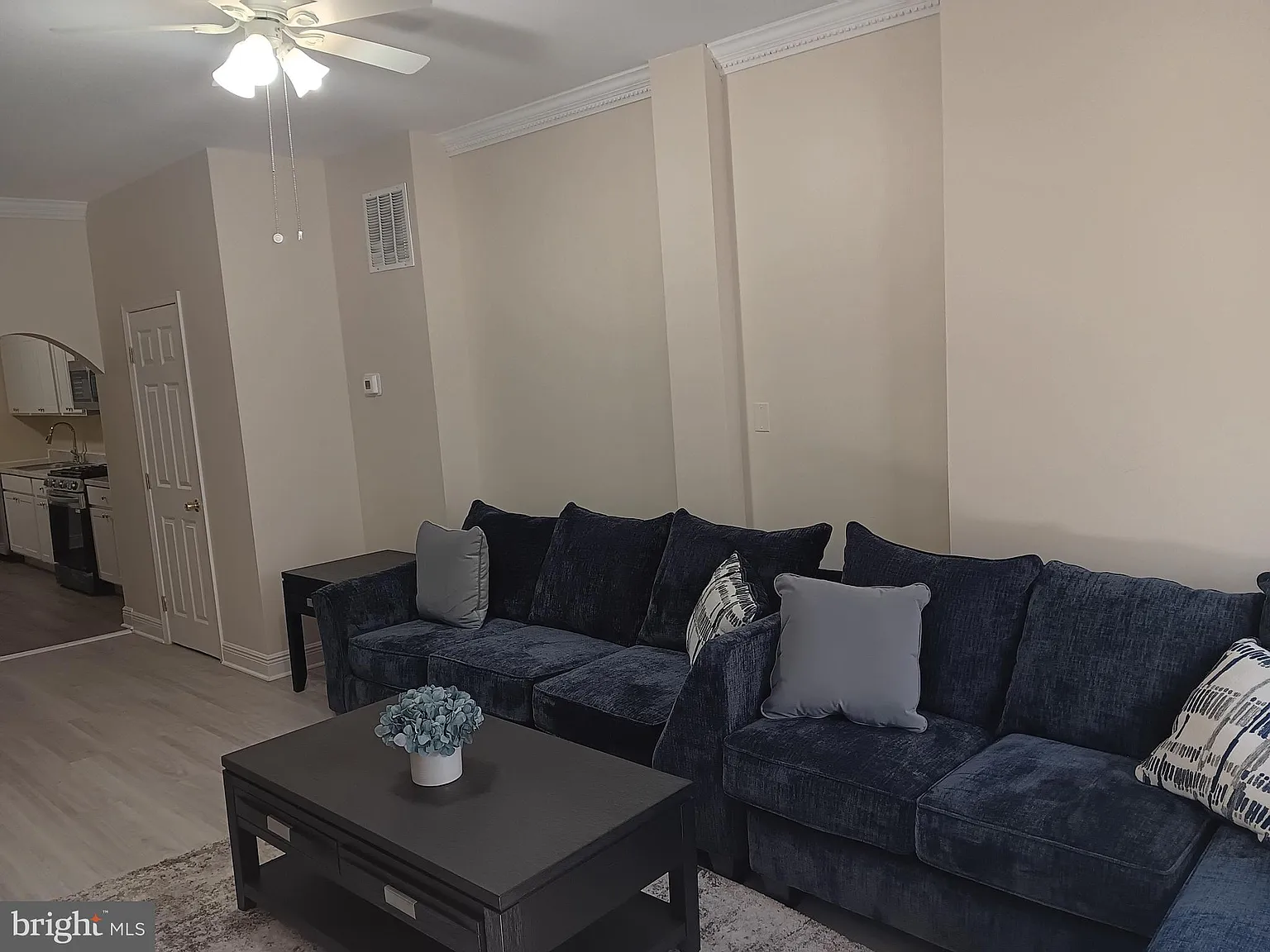 2 bed, 1.5 bath, 1080 sqft, $1,700 — Photo 3