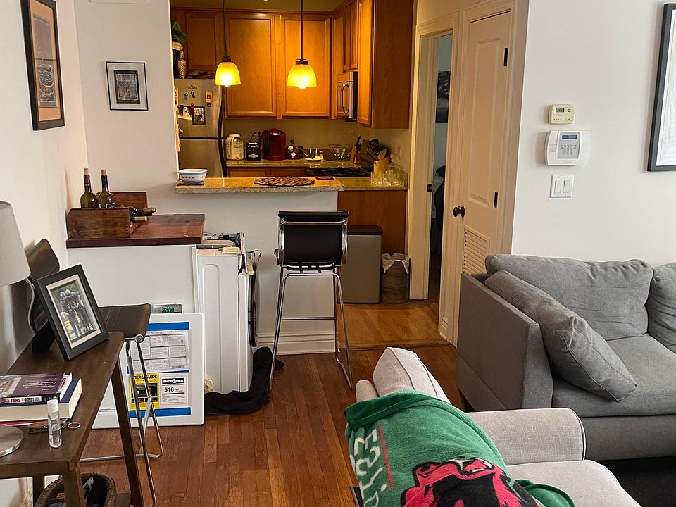 1st image of 3439 N Lakewood Ave #3R