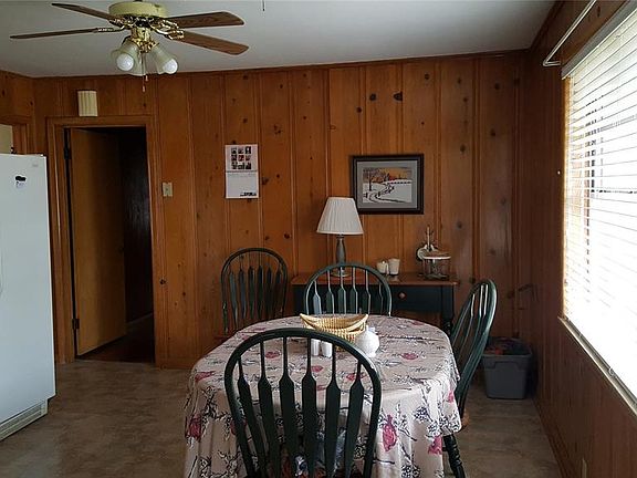 5th image of 605 Ward St