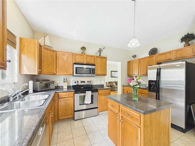 23 Beechwood Hollow St — Photo 12