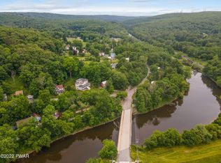 795 Hudson St, Hawley, PA 18428