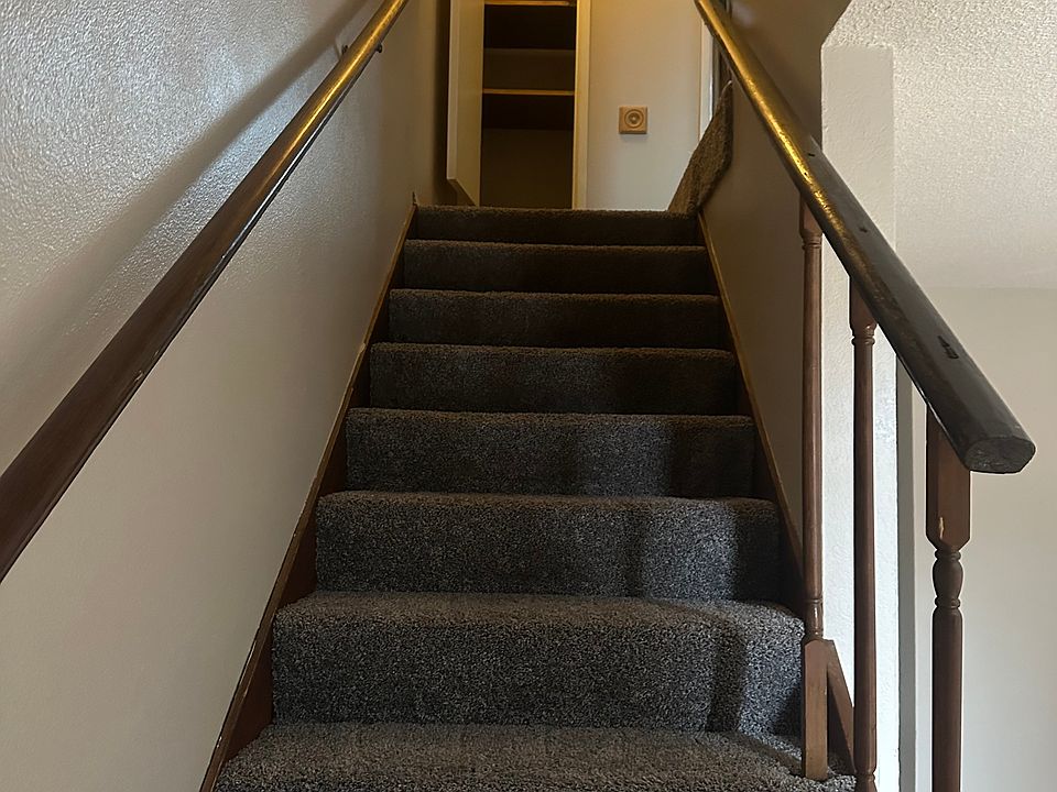 1st image of 515 4th St NE APT 1